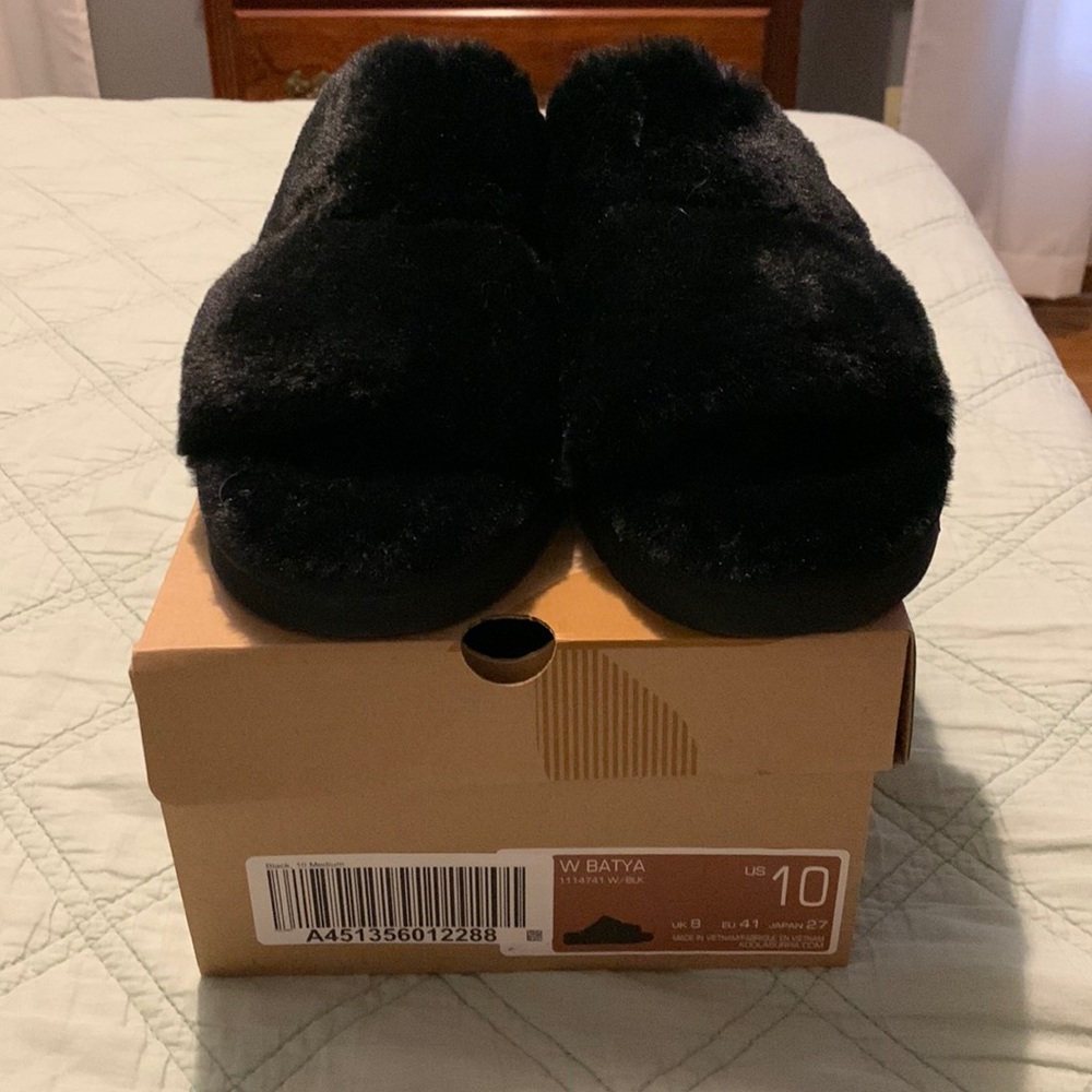 Koolaburra by ugg slipper, never worn